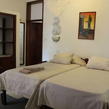 Отель Pensao Residencial Reggio Emilia Пемба Экстерьер фото